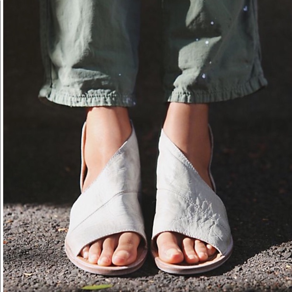 Free People Mont Blanc Sandal in Dove Grey